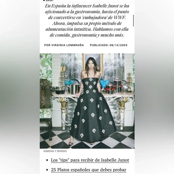 CAROLINA HERRERA
Strapless crystal-embellished embroidered cloqué gown - Picture 7 of 12